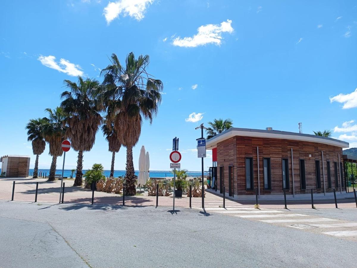 Lamberti Beach Apartment - 150 M From The Sea - Just Renewed - Wifi Savona Eksteriør billede